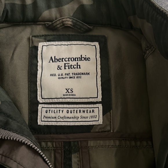 A&F Camo utility jacket - Picture 3 of 7